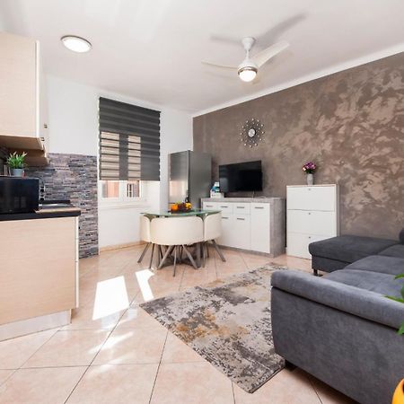 Apartment Rogic ロヴィニ エクステリア 写真